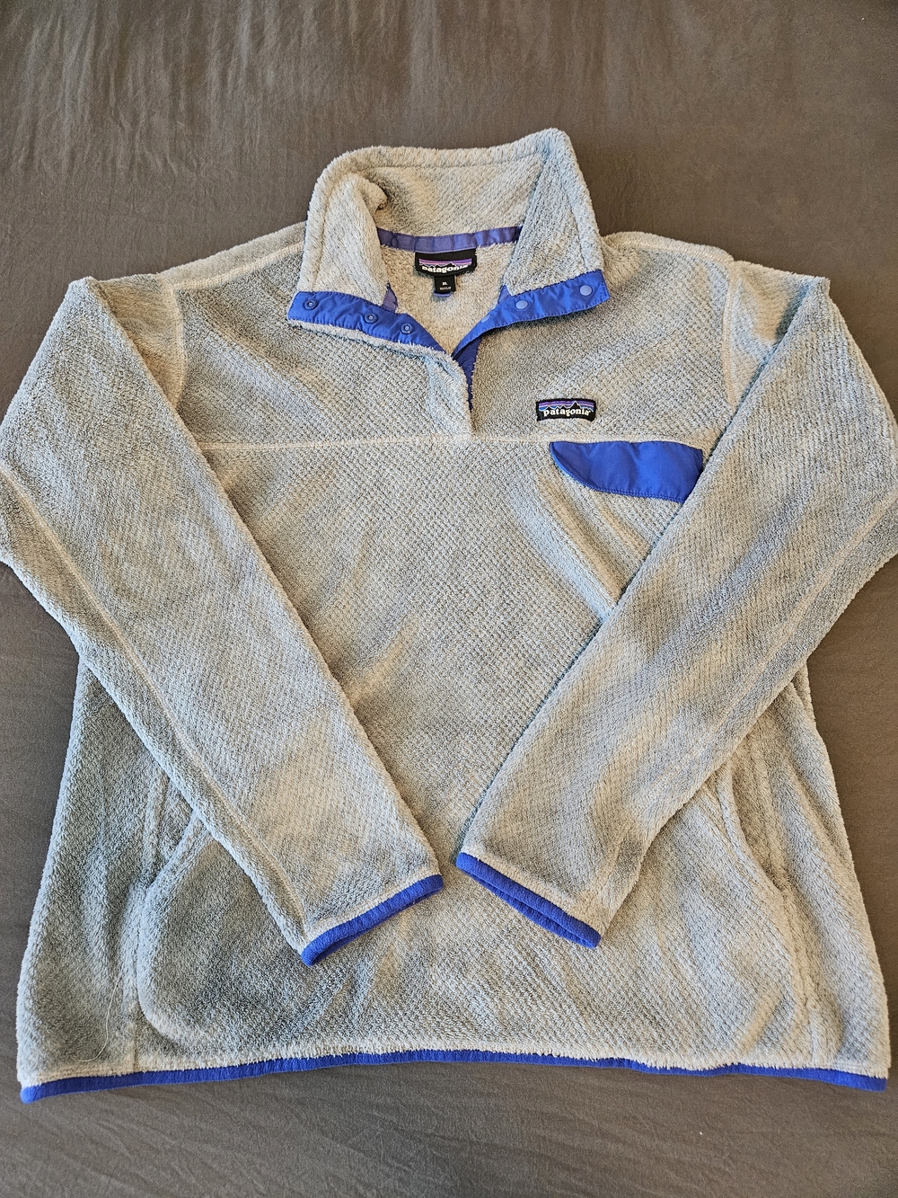Patagonia Womens Light Gray Fleece Zip Pullover with Blue Trim